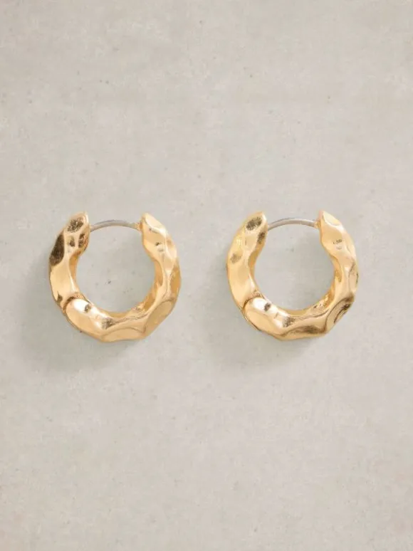 Berrie Huggie Earring in GOLD TONE METALLIC