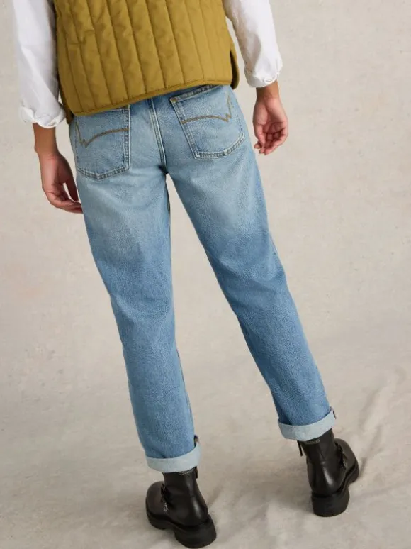 charlie_straight_jean_in__2.webp Charlie Straight Jean in MID DENIM