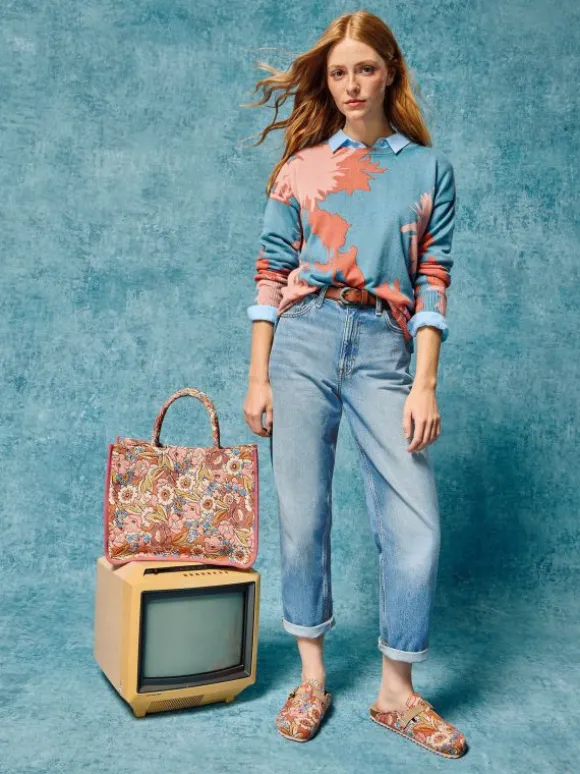 charlie_straight_jean_in__3.webp Charlie Straight Jean in MID DENIM